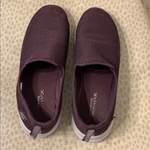 Skechers GoWalk Max size 9